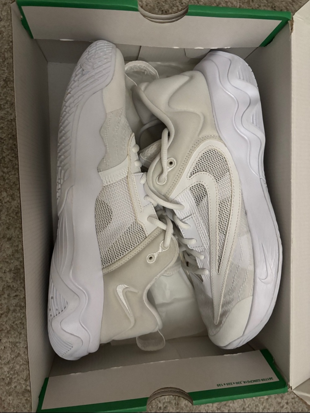 Nike Men’s Athletic Shoes - White/Cream Lightweight Trainer